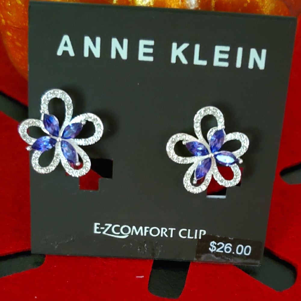 2/$10 💕 Anne Klein Lavender Floral Clip Earrings